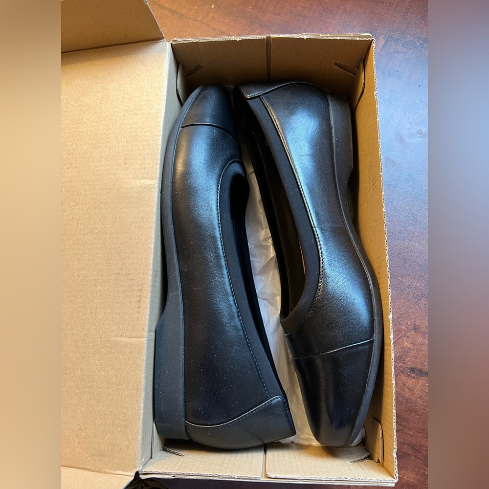 Clarks Unstructured Black Leather Flats 8.5W